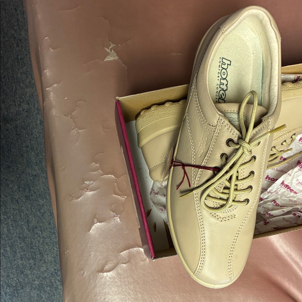 Hotter Women's Cream Lace-Up Flats